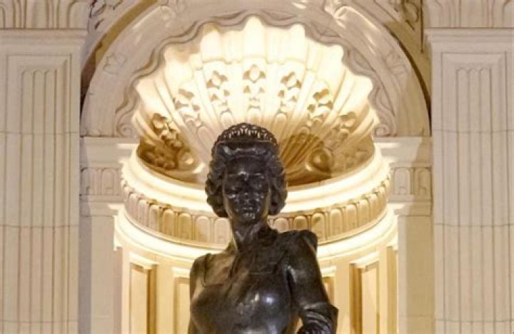 Unveiling Queen Leslie's Royal Demise: Insights And Revelations